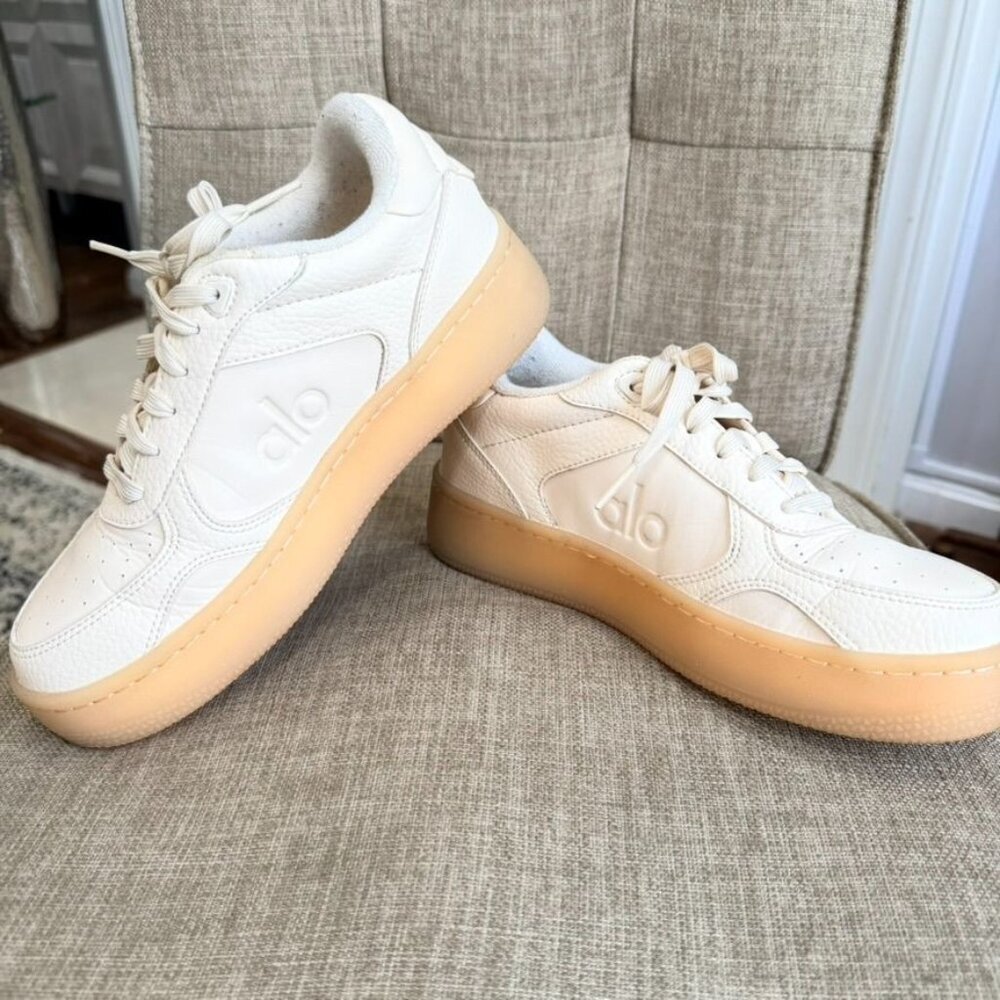 ALO Yoga Recovery Mode Sneaker – Cream/Beige (US 6) - Picture 2 of 10